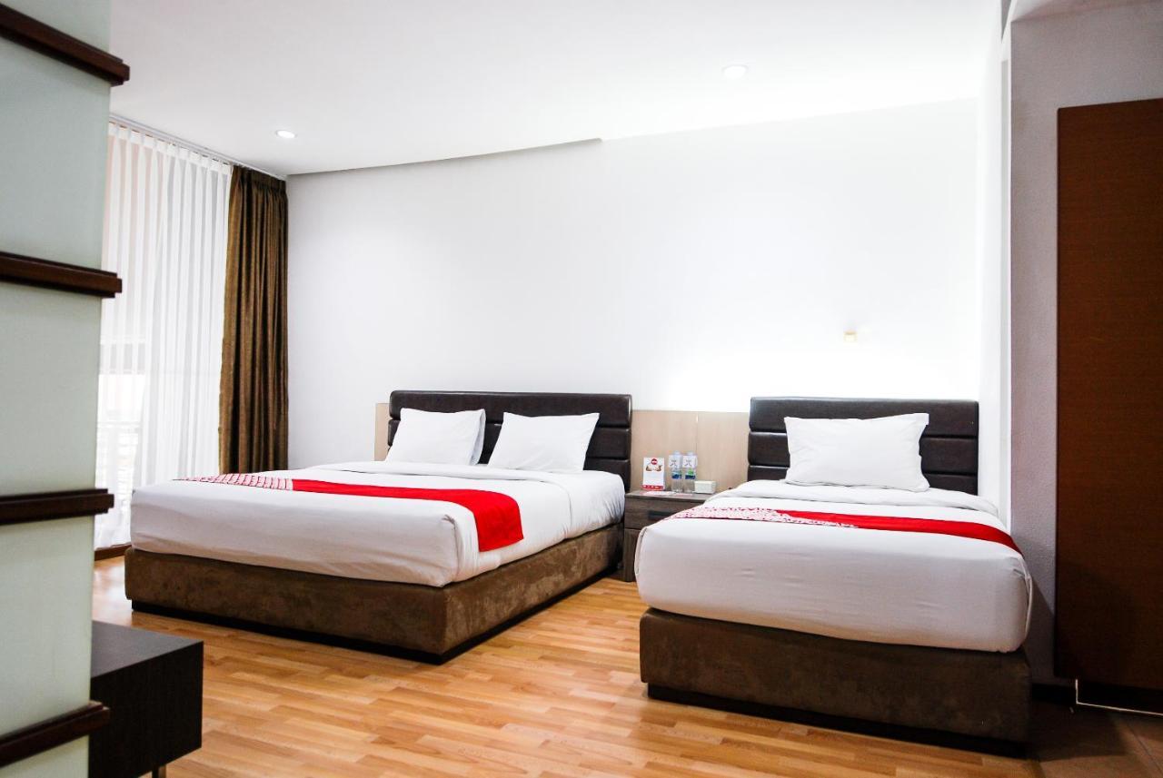 Oyo 229 Hi Quality Hotel Bandung Exterior photo