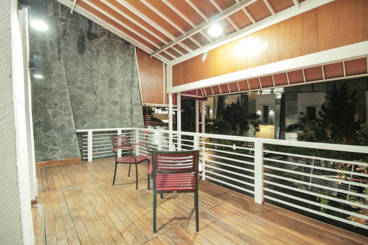 Oyo 229 Hi Quality Hotel Bandung Exterior photo